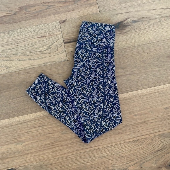 Zyia Active Womens Navy and White Geometric Athletic Cropped Leggings Size 4 - Picture 3 of 5